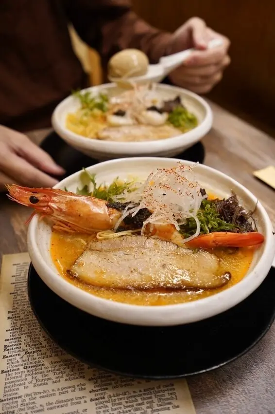 豚海拉麵 - 「超濃蒜味系拉麵」拉麵控要爆走了！！排隊也要吃的松露干貝拉麵、松露海老拉麵，台北中山區拉麵推薦