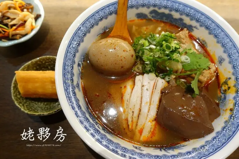 竹北-姥夥房(鹿場店)➥台式拉麵、清甜雞湯or麻辣湯底➥職人精神