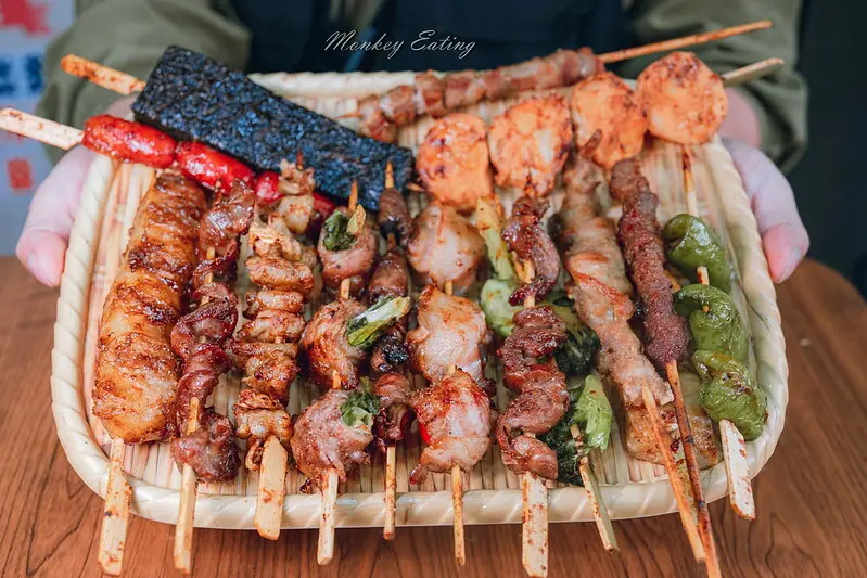 【台中西屯】柒串燒逢甲店│平價人氣秘醬串燒19元起，必點米血米腸，逢甲夜市美食推薦