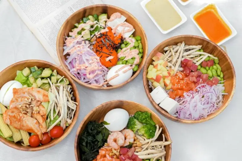 夏威夷拌飯主食配料隨意搭，低碳好夥伴，內用免費蕎麥麵、藜麥飯吃到飽，CP值爆表！