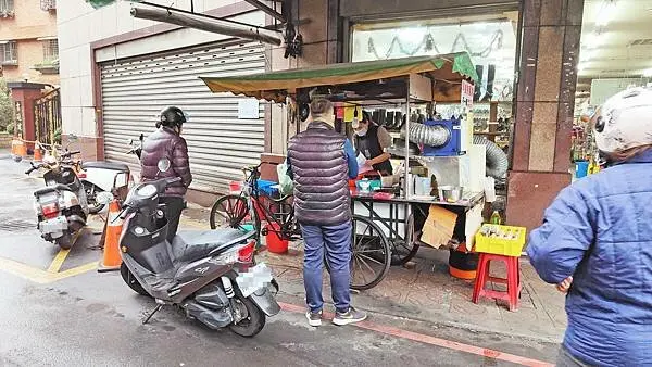 【土城美食】三輪車傳統手工蛋餅-沒有店名沒有招牌的三輪車蛋餅美食