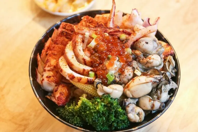 基隆市仁愛區【2024基隆美食推薦】推薦 20 間基隆必吃美食小吃名單！基隆廟口、仁愛市場、連珍糕餅店等基隆伴手禮、基隆