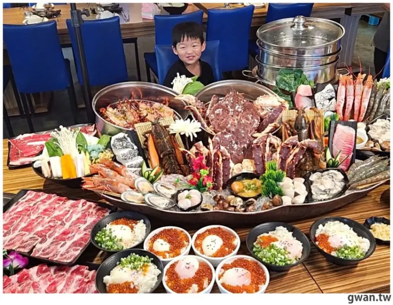 台中水產商開的火鍋店！裝潢普通，海鮮超厲害，飲料杜老爺無限享用～