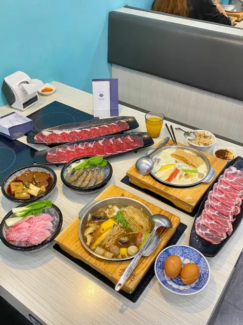 [台中西屯] 聊聊鍋物 東海店｜＄168元起平價鍋物｜必點入味小川滷鴨血豆腐｜加購50元起可再多一盤優質肉盤｜內附菜單 - 萍姐愛分享