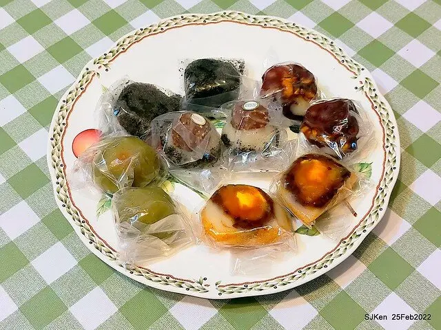 (遼寧夜市美食)「黑麻糬遼寧美食街」--- 每日手工現做三十多種創意口味鹹甜黑麻糬，新鮮限量想吃要起早!