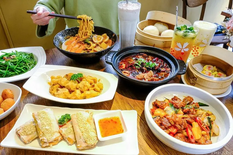 老公寓內有美味叻沙麵，叁食初私房菜、茶點道道精緻可口，內斂風貌融入懷舊情懷！