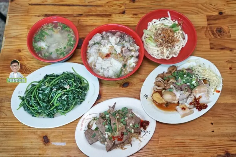 新竹|南寮古早麵_南寮美食報。30年傳統古早味的麵食。阿輝限定隱藏版「綜合湯米粉」料多多必點。營業時間地址菜單