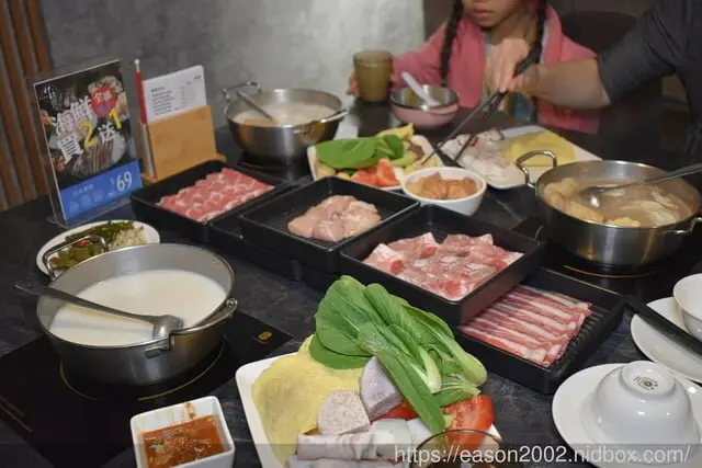 台北中山平價火鍋吃到飽推薦。＃什玖鍋物。NT＄299吃到飽，免費享用蔬食火鍋料自助吧/飲料吧。飯後還有免費霜淇淋可以吃