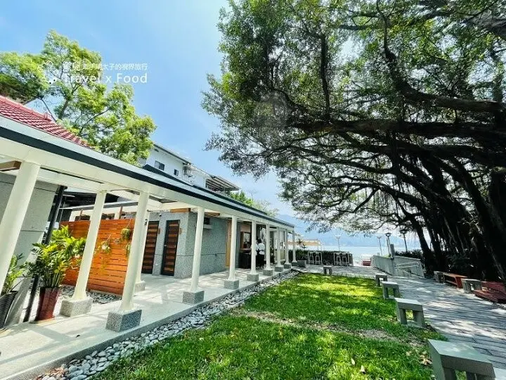 金色水岸河景第一排，有綠樹有綠地的日式洋房建築，時光樹影Memory河岸景觀餐廳 @魚兒 x 牽手明太子的「視」界旅行