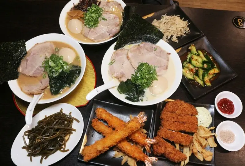 【台南中西區拉麵】麵條武士拉麵店  爽口不油膩湯頭搭配多元炸物與小菜