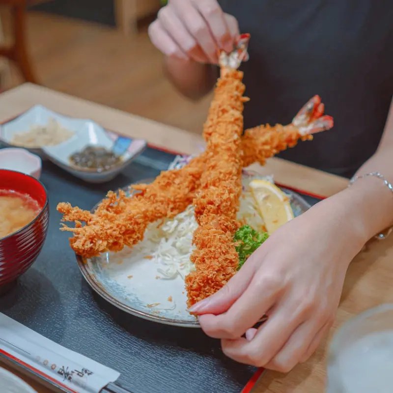 好吃日式炸豬排和超浮誇手臂長炸蝦，熟成豬肉香甜可口、裹上頂級酥脆麵包粉，讓人驚喜的日式餐館 | 【台北 松山區】富士豬排 とんかつ富士