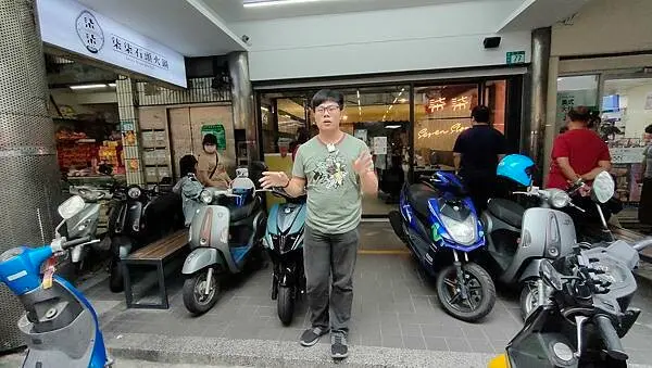 蘆洲必吃高CP值~柒柒石頭火鍋~~七種肉品.自助吧!牛丼飯通通吃到飽免收服務費