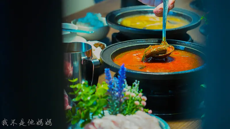 火鍋第一品牌  最狂排隊名店 狂一鍋三民店  來新店插旗啦  近小碧潭捷運站  宵夜還送梅花豬 無骨雞腿