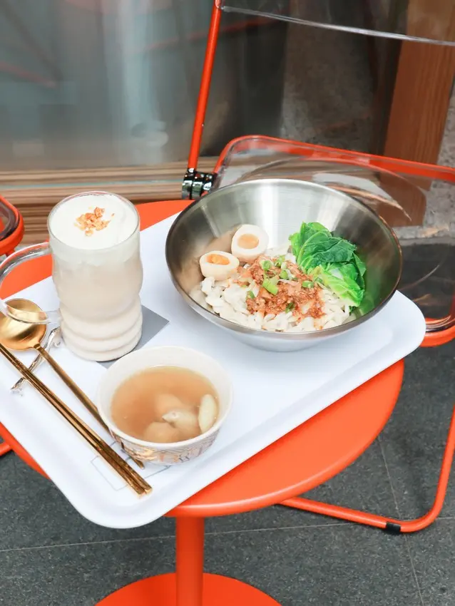 手搖飲概念店 甜點、拌麵、手搖飲料還有拍貼機