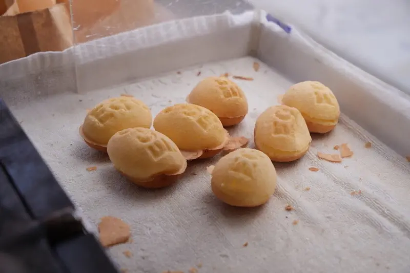 三重 大同市場 古早味雞蛋糕，在地人推薦 沒有招牌～香氣十足！！