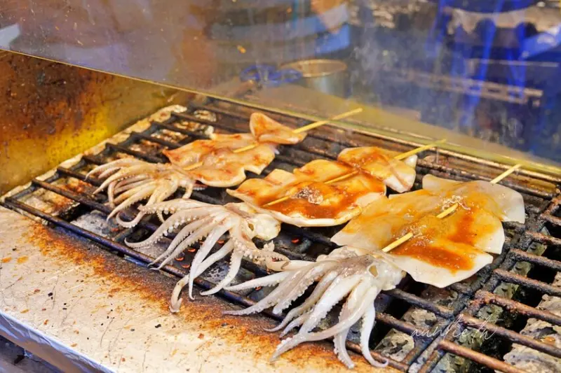 鹿港老街美食推薦：鹿港正宗魷魚王烤大卷