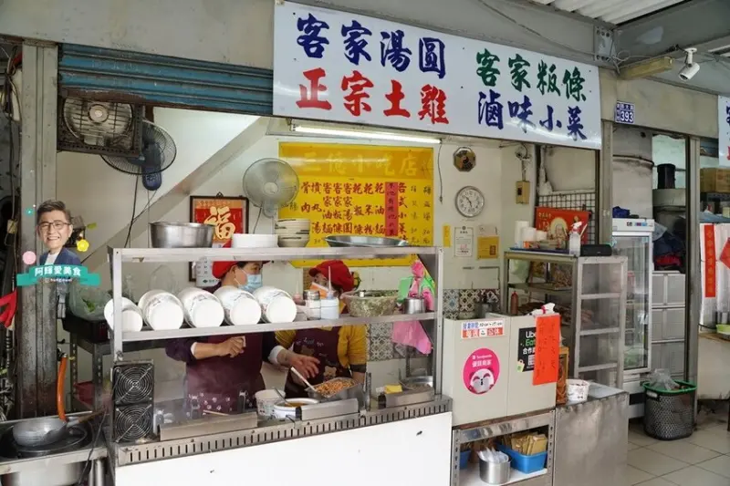 新竹|三億小吃。銅板價客家美食。土雞、豬耳朵及各式滷味小菜選擇多。營業時間地址菜單