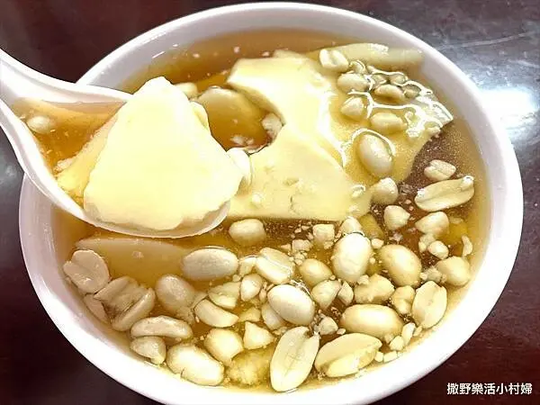 頭城美食》在地鄉親都吃這家啦【一品老店】 豆花口感綿密細緻，古早味銅板美食