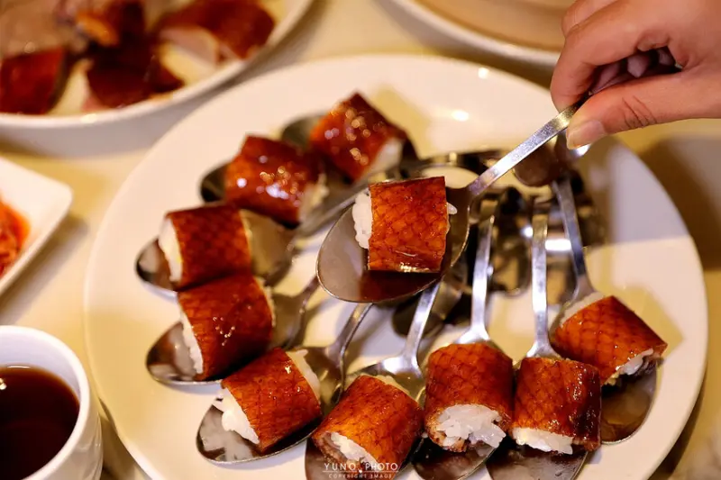 港點&烤鴨控必收！現烤出爐桌邊片皮鴨 鮮美海鮮料理、經典港式點心