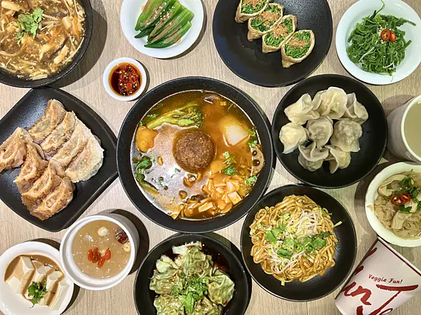 【台北中山區美食】芳珍蔬食 x 八方雲集蔬食新品牌，顛覆素食料理好喜歡、蔬食新味蕾，好吃不會雷║中山區蔬食、台北蔬食推薦、台北蔬食餐廳、台北蔬食料理