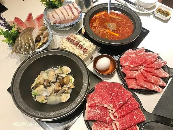 全台最大火鍋集團｜旗下爆紅名店 肉多多火鍋新品牌【狂一鍋】最強台式火鍋來台中插旗囉 宵夜火鍋 外帶火鍋