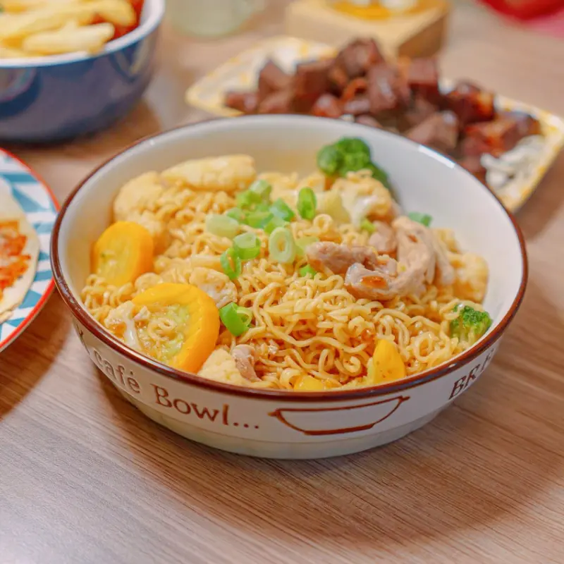 溫馨的氣氛餐酒館，視覺華麗調酒、鹹香炒泡麵，還有貓咪陪你共度夜晚 | 【新北 三重區】Time時光餐食坊