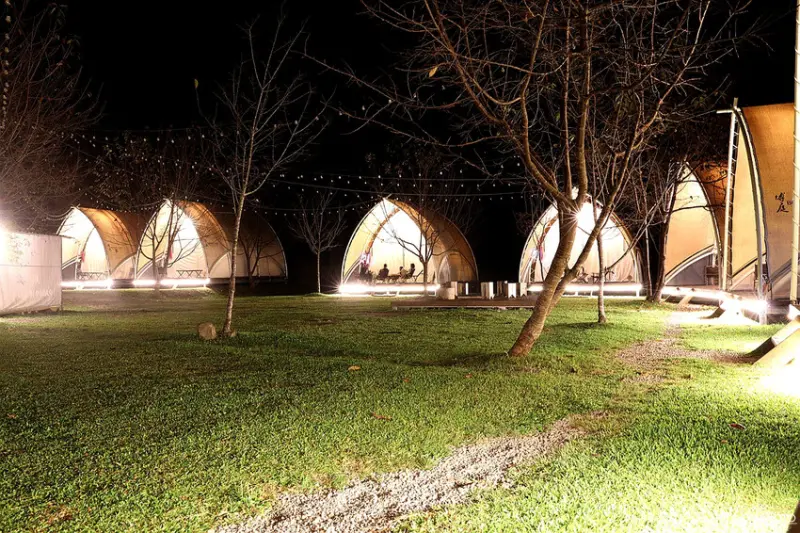 雲海山嵐環抱宛如人間仙境 白蘭部落超美秘境！高海拔森林系豪華露營 一泊二食｜蟬說：霧繞(新竹豪華露營推