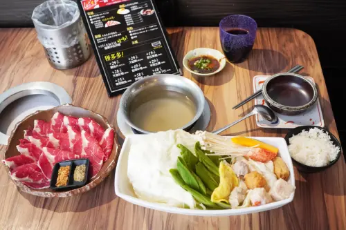 【宜蘭】上乘三家涮涮鍋共和國礁溪店｜礁溪火車站美食推薦，宜蘭在地23年涮涮鍋品牌，解膩的烏梅冰沙必點