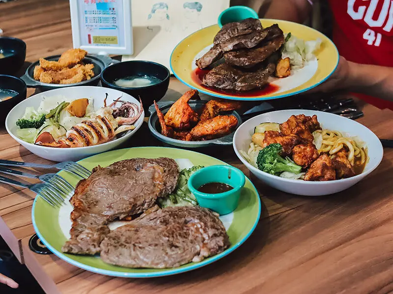 竹北放牛班 | 最會賣肉的牛排店！12oz頂級肋眼$890加價$290雙倍量！12oz雪花$420加$139雙倍量