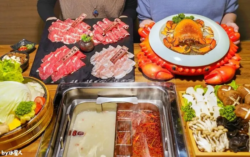 原來是遊樂園我以為火鍋店！免費鴛鴦鍋底+自助吧吃到飽，肉燥飯、飲料、冰淇淋無限吃