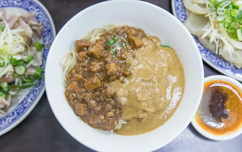 【板橋區美食里】【捷運板新站美食】埔墘老市場藏貓膩.桂林炸醬麵.肉麻醬真的好肉麻