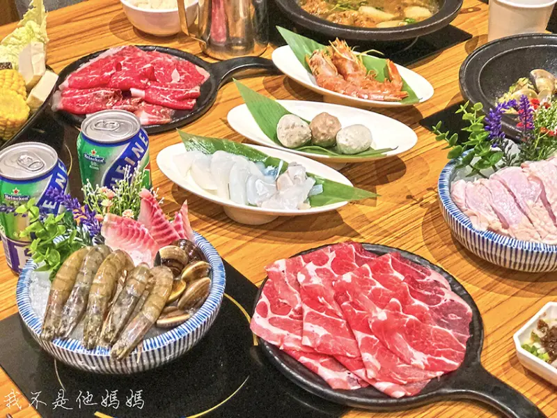 台灣狂潮店  狂一鍋林口昕境店   火鍋迷必吃名店  最潮台味狂一鍋   桌邊爆炒台式火鍋  宵夜時段加送梅花豬＋無骨雞腿