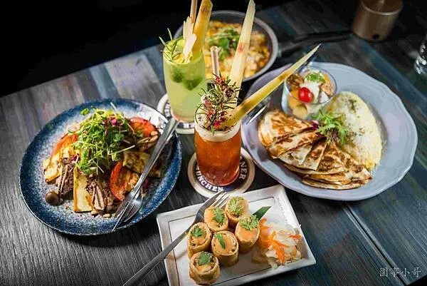 F Gallery，門面毫不起眼但是餐與酒都十分精緻的夢幻餐酒館。