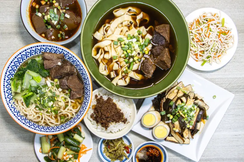 台中西區，牛谷飲食店，大口吃肉超過癮，台中牛肉麵推薦。 - 微笑Joe幸運