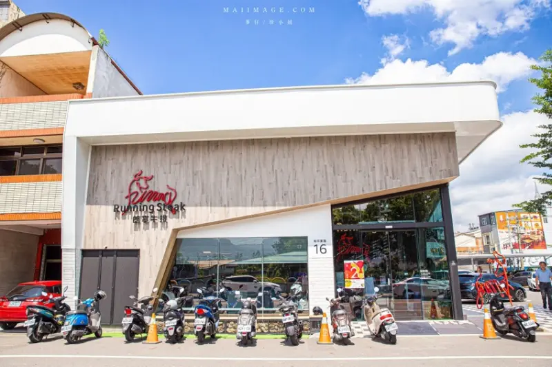 南投縣埔里鎮南投埔里美食｜朗寧牛排Running Steak～小朋友的最愛！超可愛軌道小火車桌邊送餐、還有專屬小朋友的車車套