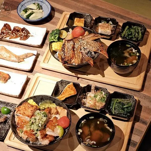 【中和環球美食】大河屋-中和環球店～日式丼飯、串燒、烤物～內用還有味噌湯、飲品吃到飽！中和美食推薦～