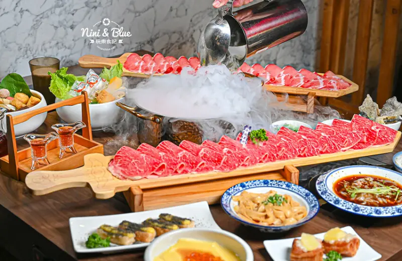 禧珍家新中式火鍋，台中南屯火鍋，獨家孟婆湯、紅濃夢湯底，設有蔬食自助吧吃到飽 @Nini and Blue  玩樂食記