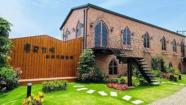 苗栗景觀餐廳【連記甘味音樂花園餐廳】隱身在銅鑼超人氣餐廳/結合巴里島風與歐式古堡餐廳/招牌必點祖傳炐鴨一鴨二吃