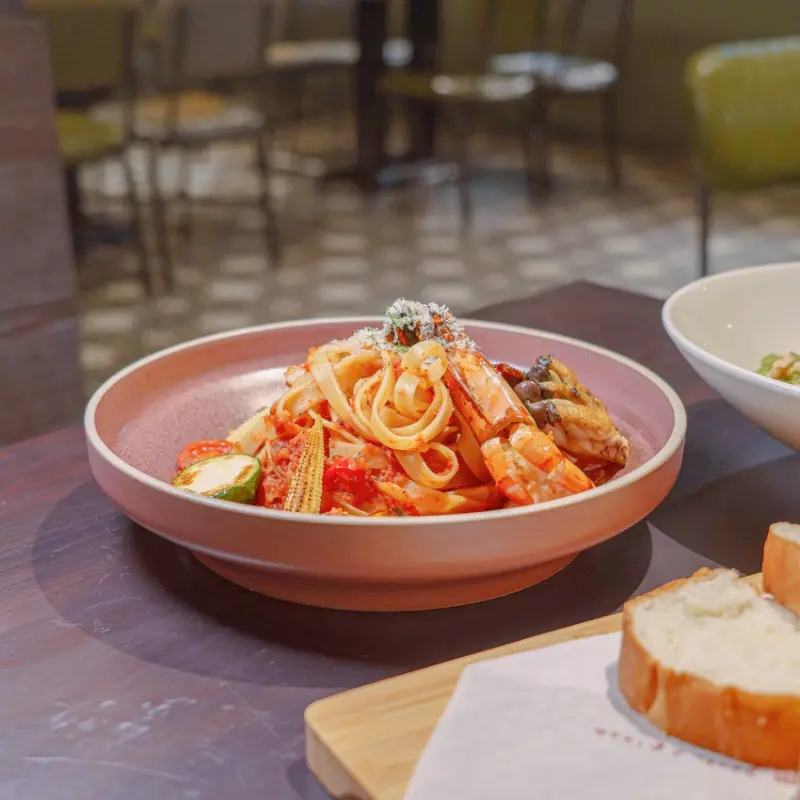 道地的燉飯、義大利麵，還有帶點酒香的提拉米蘇，主食、甜點都好吃的義式餐廳 | 【台北 中山區】默爾 pasta pizza 誠品南西店