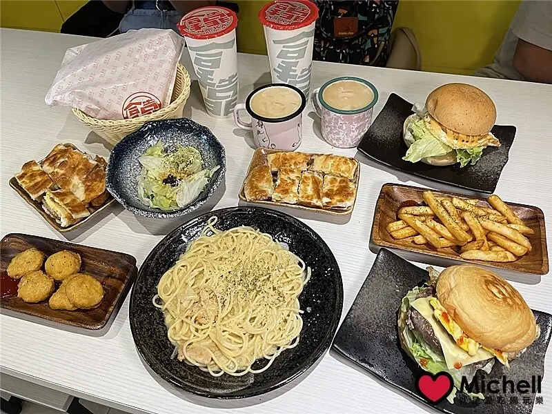 ❤️林口早午餐必推薦❤️拿靠早午餐  忠孝店：空間感讓人很舒服、很寬敞的座位區，餐點選擇性超多，經濟又實惠的早午餐!! 林口必推美食!!