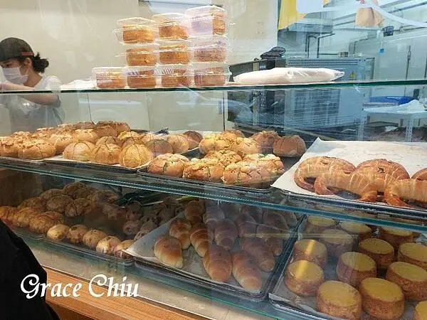 大師傅蛋塔工坊(萬大店)～主打蛋塔亦有販售各式烘焙產品，鹽可頌很不錯唷！（萬華）