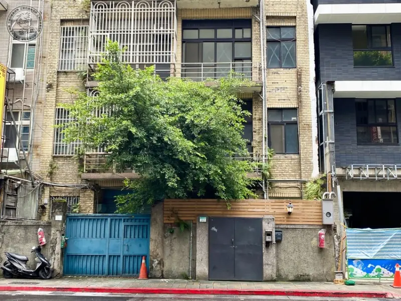 【 難定私廚 】2023春夏新菜上桌囉！法國進口正龍鱈外酥內鮮嫩讓人口水直流，用15年陳皮浸泡後烤出的烤鴨肉