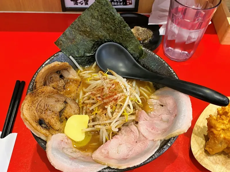 【台中 拉麵】橫浜家系ラーメン 拉麵家 台中店，粗麵界中~拉麵最高~