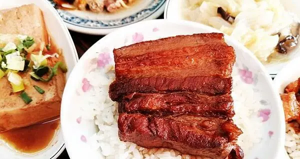 【台中市北屯區美食記】南屯蕭爌肉飯 24小時營業 中清路銅板小吃推薦 超好吃滷肉飯 各式小菜便當 當地人的排隊名店