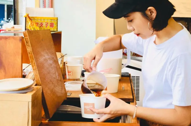 台北文山區美食／有「溫度」的木箱豆花小攤車　景文高中旁的人氣排隊美食
