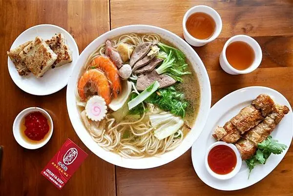 八里美食-張吳記什錦麵 八里旗艦店，超大份量海陸雙鮮什錦麵，八里左岸美食小，近八里左岸