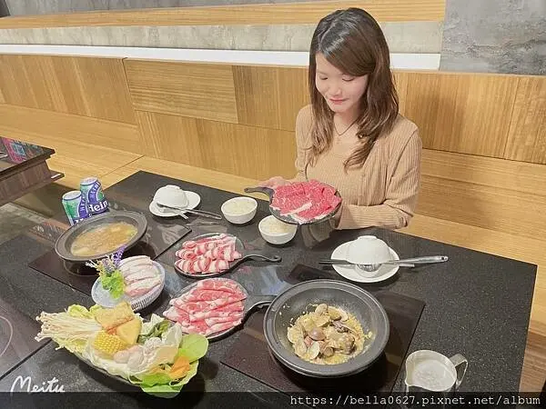 高雄火鍋推薦【台鋁店-狂一鍋】台灣狂潮店全新開幕。火鍋迷必吃名店特色爆炒鍋物｜宵夜場再送上梅花豬+雞腿肉。深夜食堂絕不容錯過最潮台味狂一鍋