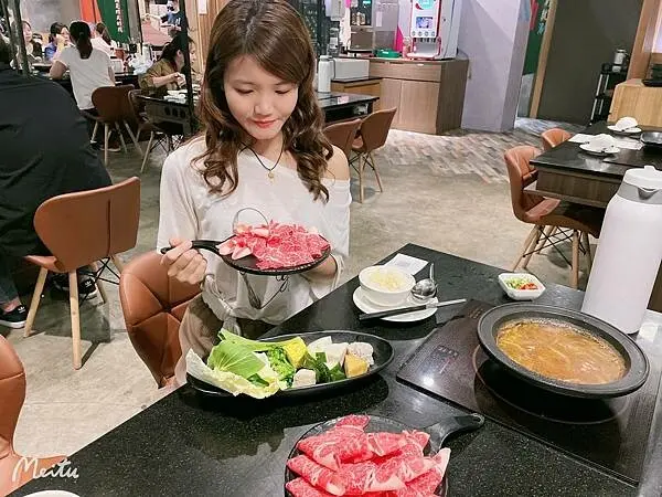 2022高雄火鍋推薦【狂一鍋-高雄ＭＬＤ台鋁】全台最大的火鍋品牌。火鍋迷必吃名店，來到高雄台鋁狂一鍋插旗囉~