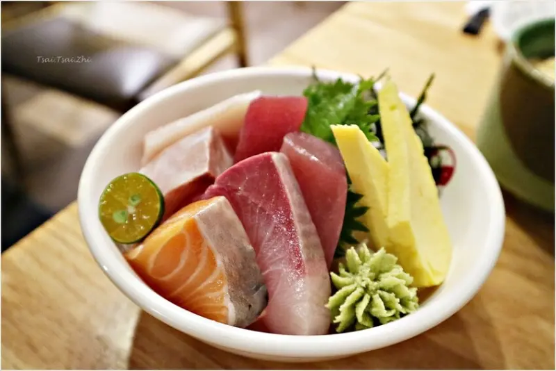 [桃園市]魚鮮會社桃園藝文町店|不用出國，在超有氣氛的日式木屋建築享受新鮮日料的美味！