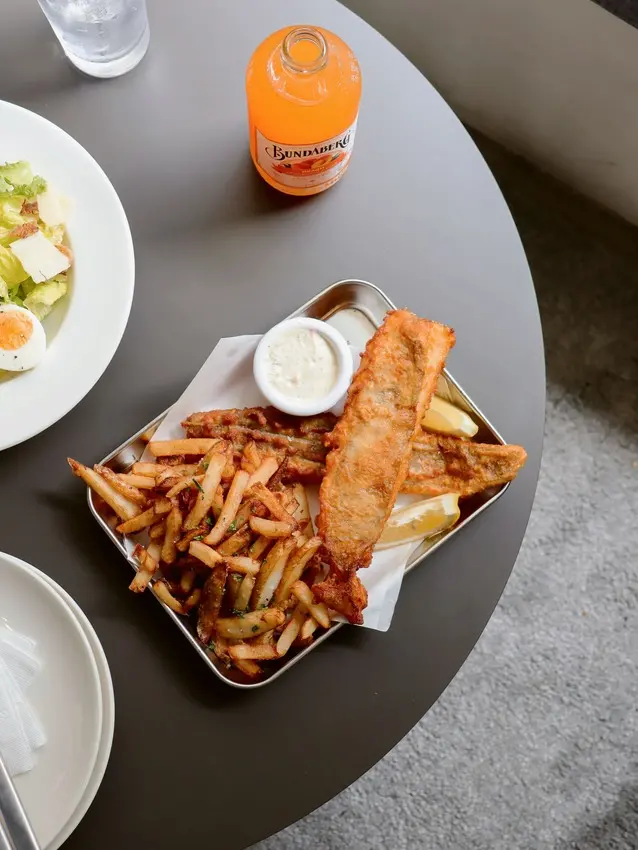 電影公園旁的美式餐廳 好久不見的烏魯木魯西門店